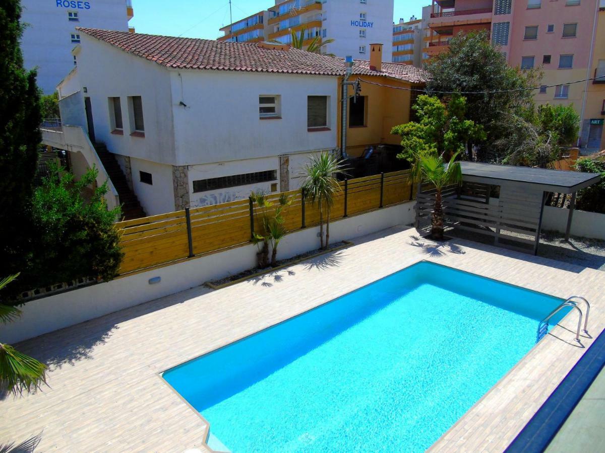 Proche Avec Piscine Appartement Roses